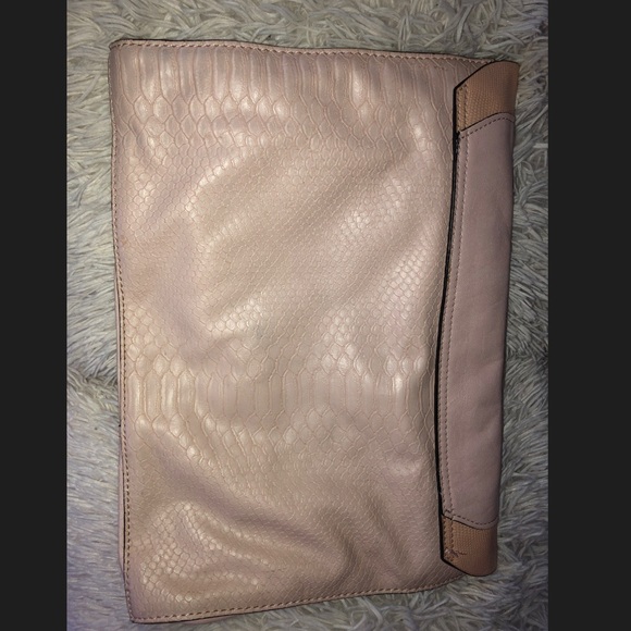 Baby pink Spike designed GUESS clutch - Picture 2 of 3